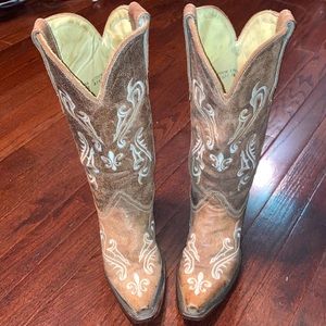 Corral boots size 6